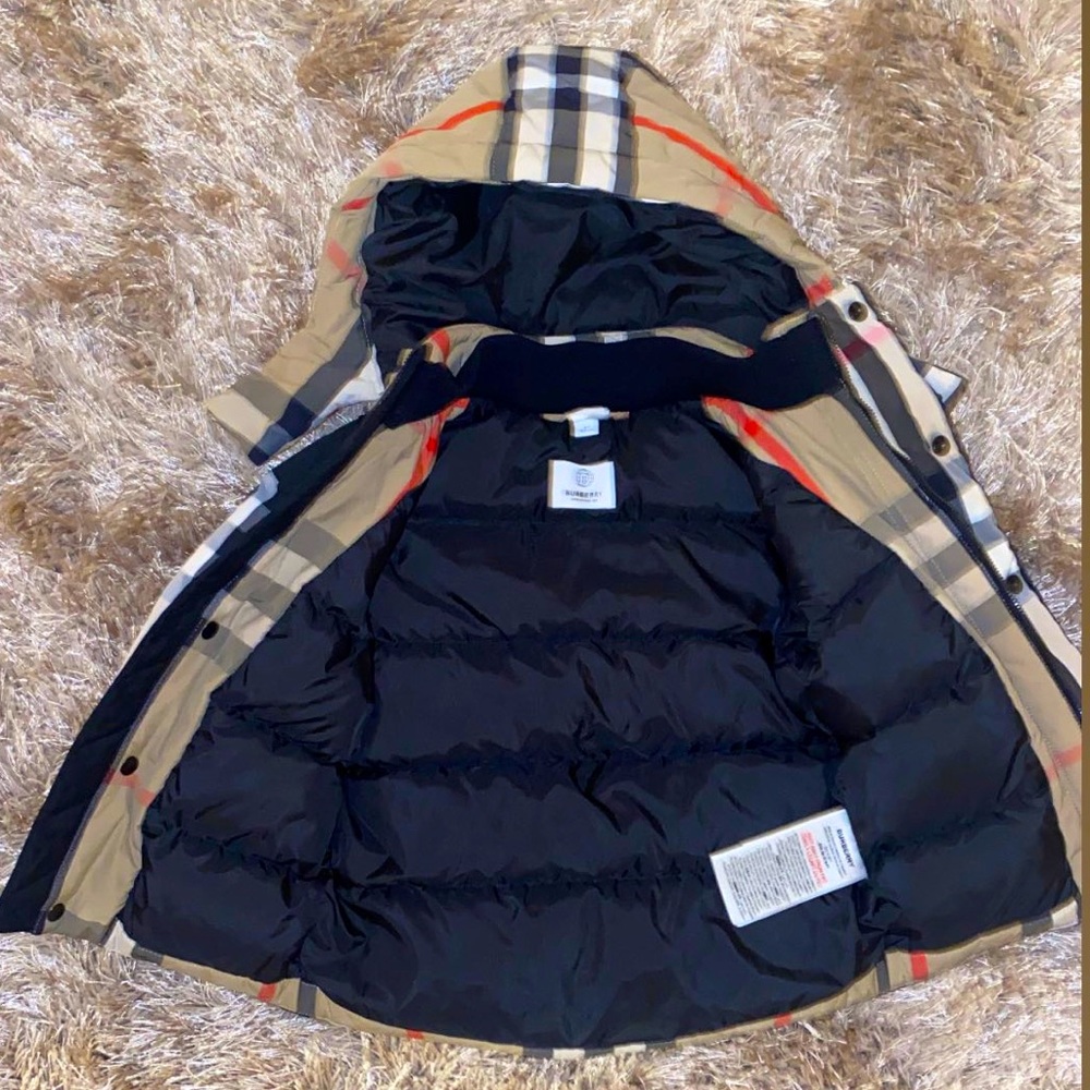 Toddler Burberry coat size 2T like New